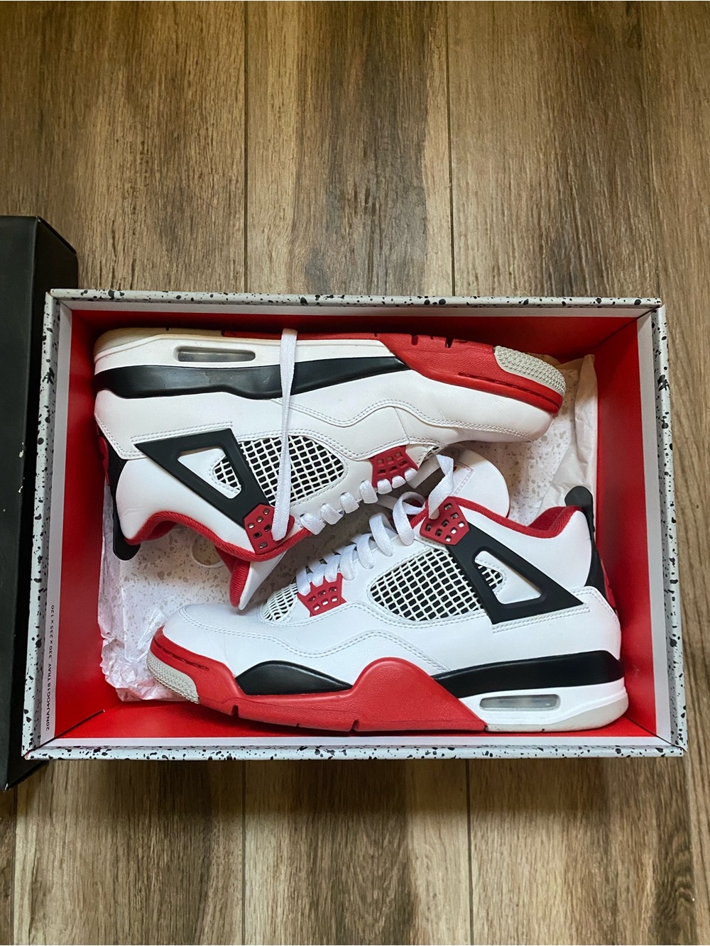 Jordan 4 fire red 2020